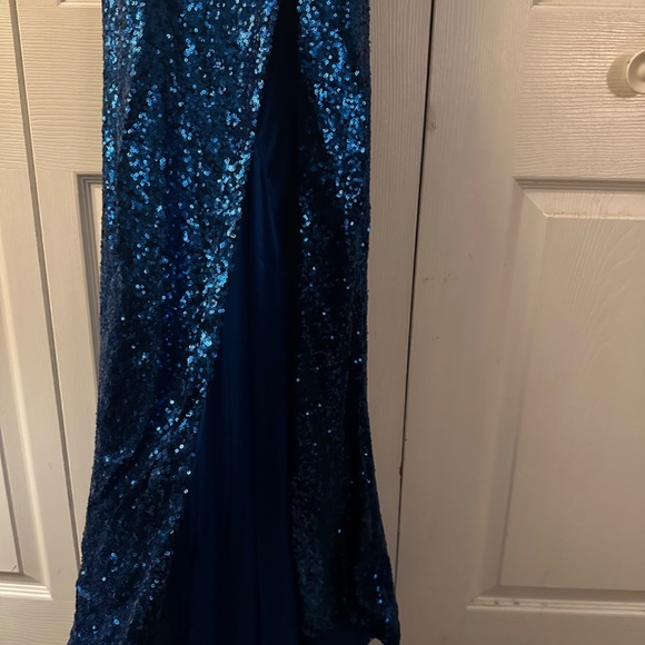 Prom dress - Picture 2 of 4